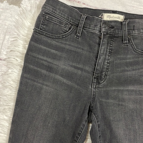 Madewell Distressed 9" Mid-Rise Skinny Jeans in Black Sea - Picture 6 of 11
